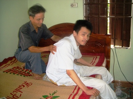 Nghị lực phi thường của chàng trai 10 năm sống đời thực vật - 2